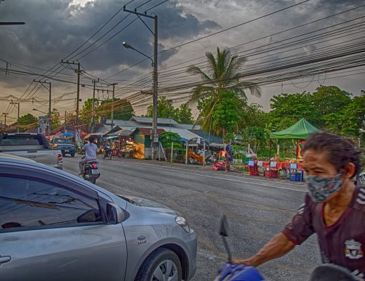 San Kamphaeng Saturday Walking Street – Chiang Mai