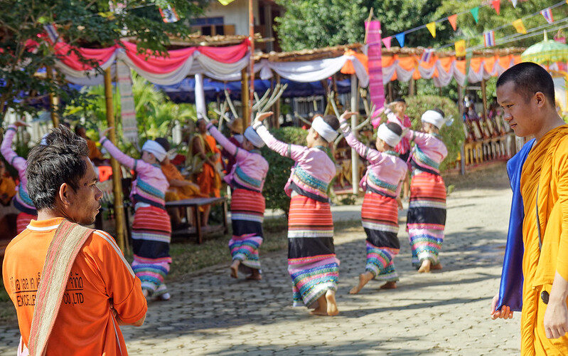 Poi Luang à Mae Wam